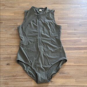 lululemon athletica Paddleboarding Green Suit, Size 10
